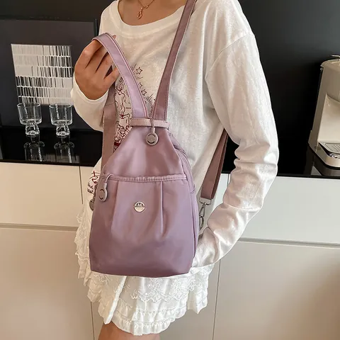 Mini Mochila de Nailon Impermeable Ligera Minimalista para Mujer Bolso de Pecho Informal Elegante con Bolsillo Delantero Correas Ajustables