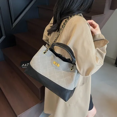 Borsa Tote Trapuntata da Donna di Grande Capacità Con Tracolla a Catena in Metallo e Chiusura a Girofilo in Pelle PU per Pendolari