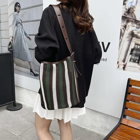 Bolso Cubo de Malla a Rayas para Mujer Bolso de Hombro Casual de Gran Capacidad Con Correa de Cuero PU Bolso de Punto