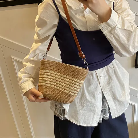 Damen Retro Strohgewebte Gestreifte Beuteltasche Sommer Strand Urlaub Schultertasche Tragetasche Mit PU Gurt