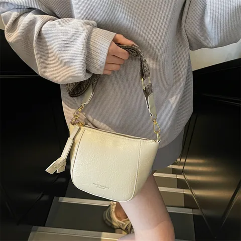 Women Vintage PU Leather Crossbody Bag Large Capacity Saddle Shoulder Bag With Wide Geometric Pattern Woven Strap Daily