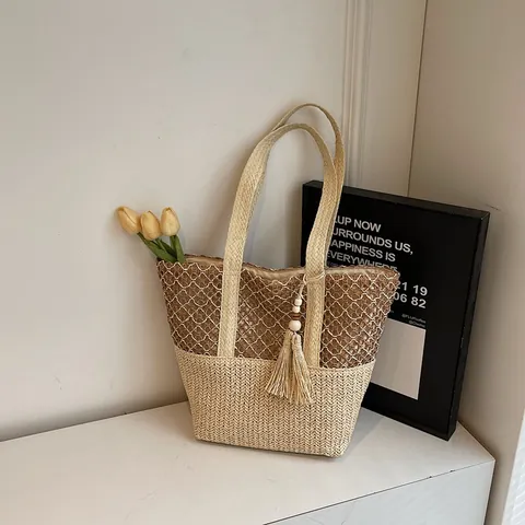 Sac Cabas en Paille Tissé à la Main de Grande Capacité pour Femmes Sac à Bandoulière de Vacances à la Plage d'Été Avec Décor de Gland et de Perles en Bois Design Patchwork