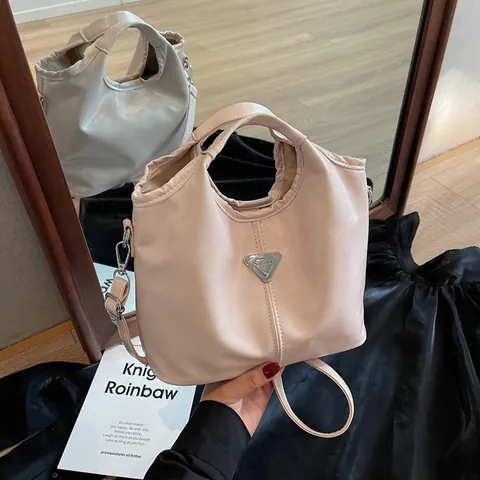 Women Large Capacity PU Leather Shoulder Bag Korean Minimalist Tote With Triangular Metal Plaque For Daily Casual Fashion