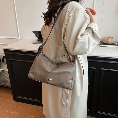 Women Vintage Large Capacity PU Leather Shoulder Bag Simple Solid Color Crossbody Bag With Adjustable Strap Metal Buckle
