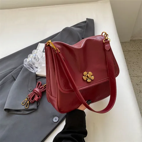 Vintage Women's PU Leather Shoulder Bag Large Capacity Solid Color Crossbody Bag With Flower Lock Gold Metal Hardware