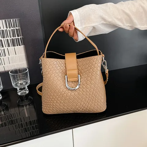 Damen Retro Bucket Bag aus PU-Leder mit Webmuster Silberne Beschläge Schultertasche Minimalistische Pendler-Handtasche