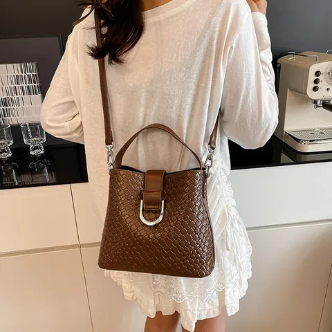Damen Retro Bucket Bag aus PU-Leder mit Webmuster Silberne Beschläge Schultertasche Minimalistische Pendler-Handtasche