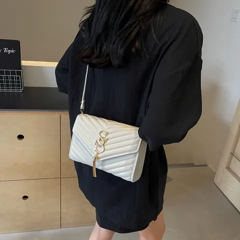 Women's Chevron V-Quilted Crossbody Bag With Tassel Metallic Logo PU Leather Shoulder Purse For Casual Daily Travel Bag