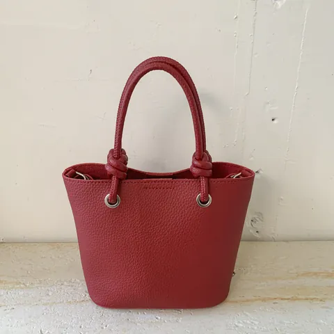 Borsa a Secchiello da Donna in Pelle PU Motivo Litchi Manico Annodato Minimalista Con Ciondolo da Baseball Tracolla
