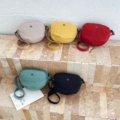 Borsa a Tracolla a Mezzaluna in Nylon da Donna alla Moda Borsa a Spalla Minimalista a Forma di Conchiglia Con Tracolla Regolabile