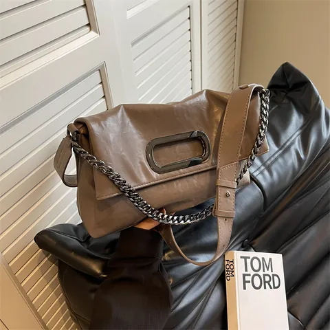 Bolso de Axila de Cuero PU Minimalista para Mujer Decoración de Cadena Bolso de Hombro Bolso Cuadrado Plegable de Moda Con Asa de Metal Bolso de Mano Elegante para Viaje