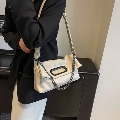 Bolso de Axila de Cuero PU Minimalista para Mujer Decoración de Cadena Bolso de Hombro Bolso Cuadrado Plegable de Moda Con Asa de Metal Bolso de Mano Elegante para Viaje