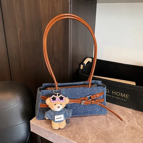 Γυναικεία Τσάντα Ώμου Denim Patchwork Vintage Διακόσμηση Ζώνης από Δέρμα PU Τσάντα Μασχάλης Μεγάλη Χωρητικότητα Με Λούτρινο Αρκουδάκι