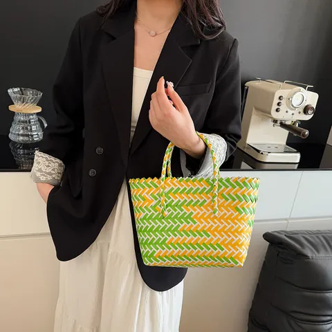 Sac Fourre-Tout Tissé de Grande Capacité Sac à Main à Treillis de Couleur Contrastée pour Femmes Décontracté Plage Vacances Look Paille Panier en Plastique