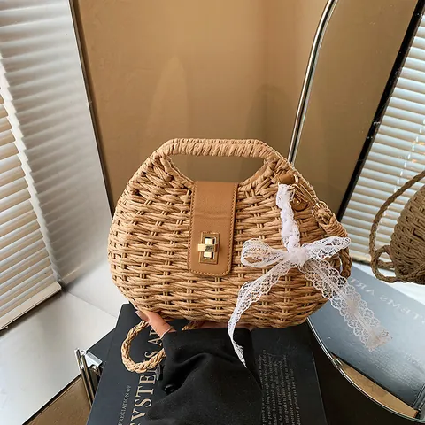 Sac Bandoulière en Paille Tressée à la Main pour Femme Avec Rabat en Cuir PU Serrure en Métal Nœud en Dentelle Vacances