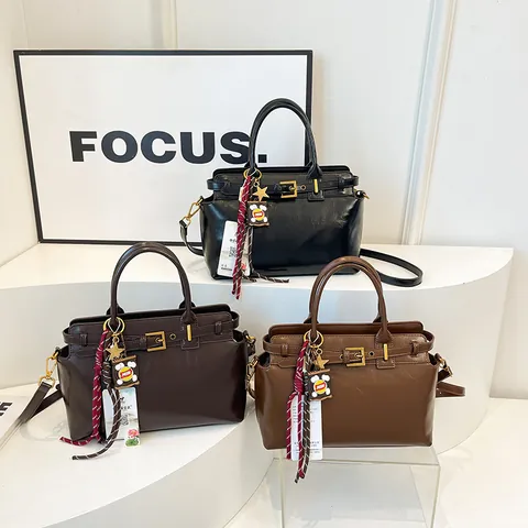 Vintage PU-Leder Einkaufstasche Damen Mit Großem Fassungsvermögen Mode Handtasche Schultertasche Umhängetasche Mit Deko-Anhänger