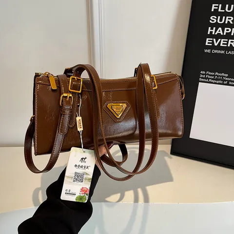 Borsa Sottospalla in Pelle PU Lucida Vintage Francese per Donna con Piastra a Triangolo Oro Borsa a Spalla Cerata per Pendolarismo