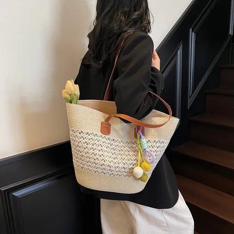 Borsa Tote a Righe in Paglia Intrecciata di Grande Capacità per Donna Borsa a Tracolla Estiva da Spiaggia con Tracolle in Pelle e Pendente