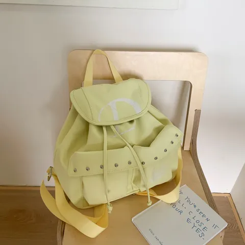 Sac à Dos en Nylon Mode pour Femmes Grande Capacité Sac d'École avec Rivets Imprimé Lettres Cordon Rabat Style Coréen