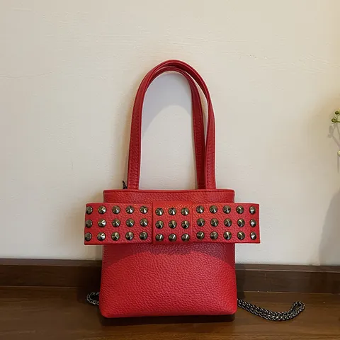 Damen Nieten Schleife Litschimuster Unterarmtasche Mode PU Leder Umhängetasche Mit Kette Schultertasche Täglich Handtasche