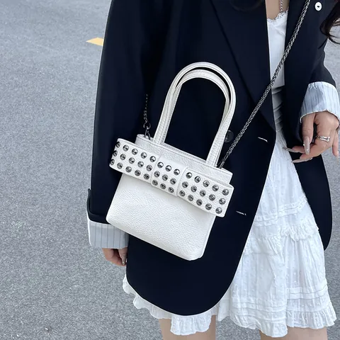 Damen Nieten Schleife Litschimuster Unterarmtasche Mode PU Leder Umhängetasche Mit Kette Schultertasche Täglich Handtasche