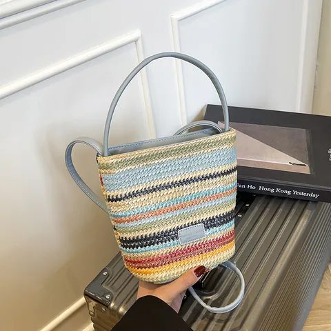 Nieuwe Geweven Stro Bucket Bag Mode Gestreept Schouder Crossbody Tas Voor Vrouwen Kleine Casual Vakantie Zomer Strand Handtas