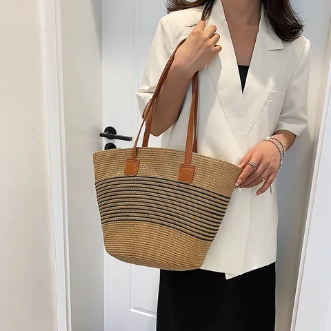 Große Handgewebte Stroh Tragetasche Damen Sommer Strand Urlaub Gestreifte Schultertasche Minimalistische Gewebte Eimer Tasche Kunstleder Griff