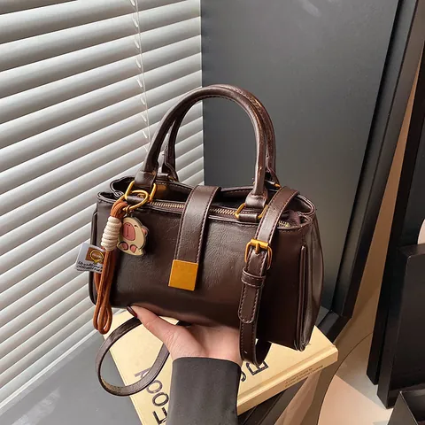 Bolso de Hombro Retro de Cuero PU para Mujer Bolso de Mano Minimalista Color Sólido Con Colgante de Dibujos Animados Bolso Bandolera