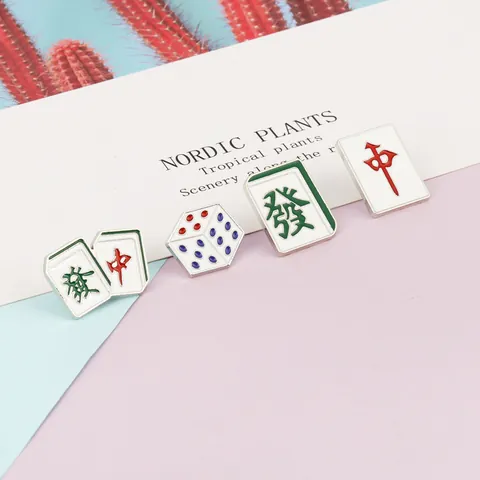 Traditional Chinese Mahjong Enamel Brooch Zinc Alloy Drip Oil Fa Zhong Pattern Dice Pin For Clothes Bags Unisex Fashion Gift