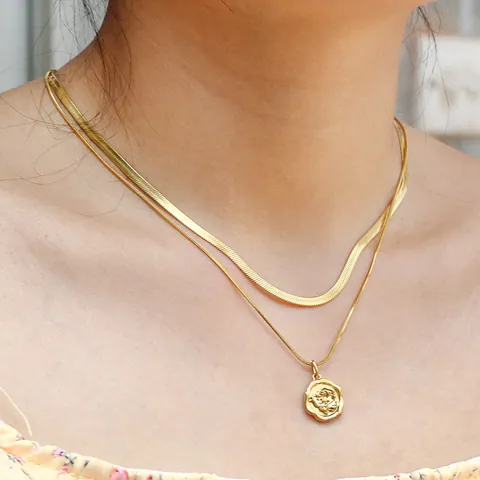 Collar de Capas de Acero Inoxidable Chapado en Oro para Mujer Cadena de Serpiente Plana Doble Capa Colgante de Rosa Choker