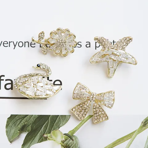 Spilla in Zirconia Stile Coreano per Donna Lega Strass Stella Marina Cigno Fiore Fiocco Spilla Accessori Eleganti per Abiti Regalo