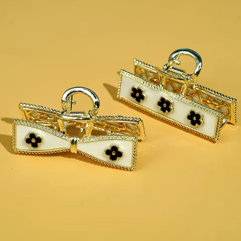 Vintage Gold Alloy Bow Rectangular Hair Claw Clip With Four Leaf Clover Flower Design For Women Elegant Hair Accessory