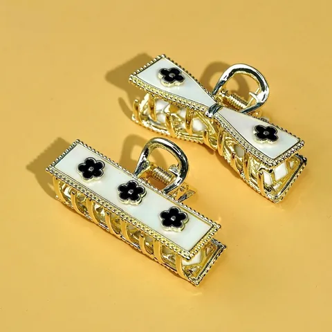 Vintage Gold Alloy Bow Rectangular Hair Claw Clip With Four Leaf Clover Flower Design For Women Elegant Hair Accessory