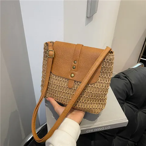 Women Hand-woven Straw Crossbody Bag Vintage PU Leather Flap With Rivets Summer Beach Vacation Shoulder Square Bag