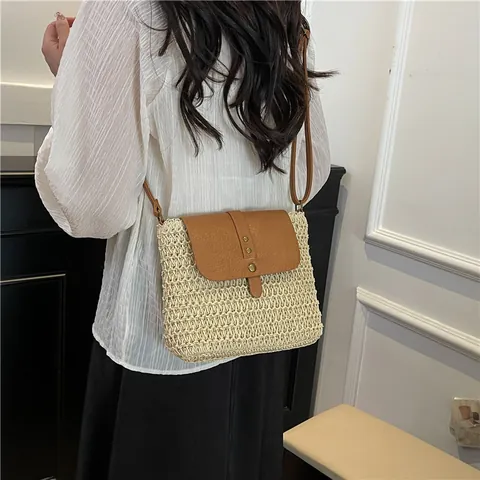 Women Hand-woven Straw Crossbody Bag Vintage PU Leather Flap With Rivets Summer Beach Vacation Shoulder Square Bag