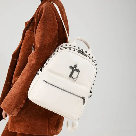 Zaino in Pelle PU Punk Gotico per Donna Moda Borchie e Ciondolo a Croce Catena Grande Capacità Borsa a Tracolla da Viaggio