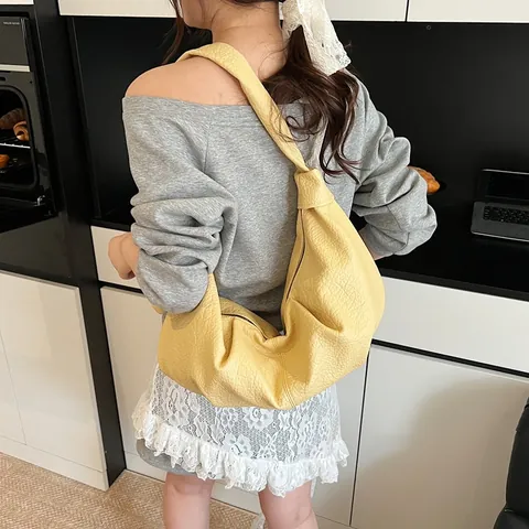 Bolso de Hombro de Media Luna de Cuero PU Plisado de Gran Capacidad Mujer Correa de Nudo Color Sólido Bolso Hobo Suave