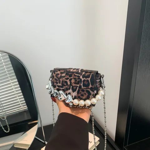 Mini Borsa a Tracolla Leopardata Con Manico in Perla Artificial Pendente a Cuore Catena di Metallo Street Style Borsa a Spalla