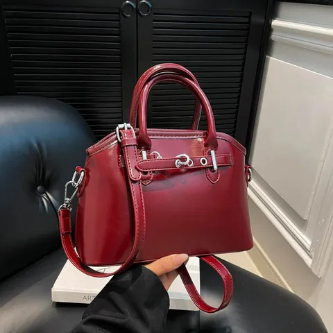 Borsa Donna alla Moda in Pelle PU Lucida a Forma di Conchiglia Grande Capacità Borsa a Tracolla Spalla con Hardware Argento Borsa Semplice Quotidiana