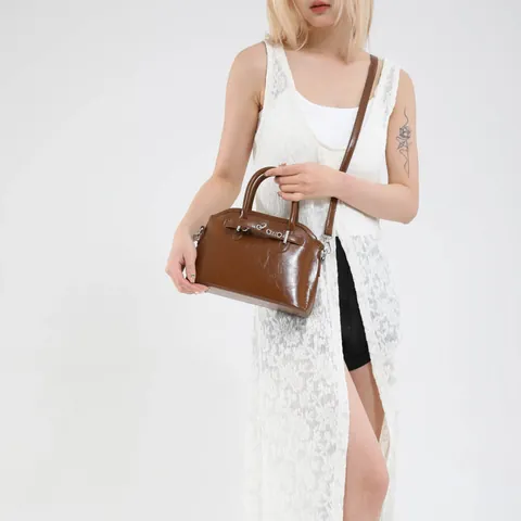 Borsa Donna alla Moda in Pelle PU Lucida a Forma di Conchiglia Grande Capacità Borsa a Tracolla Spalla con Hardware Argento Borsa Semplice Quotidiana