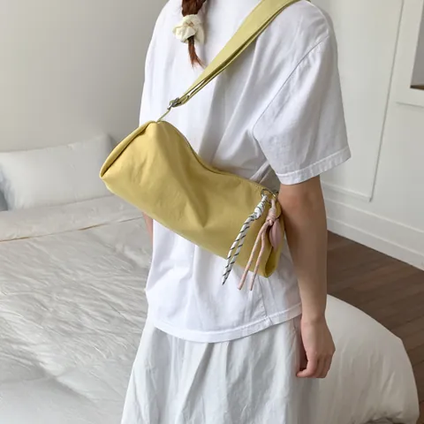 Bolso Bandolera de Nailon Casual para Mujer Color Sólido Bolso Pequeño de Almohada Con Colgante de Corazón Minimalista