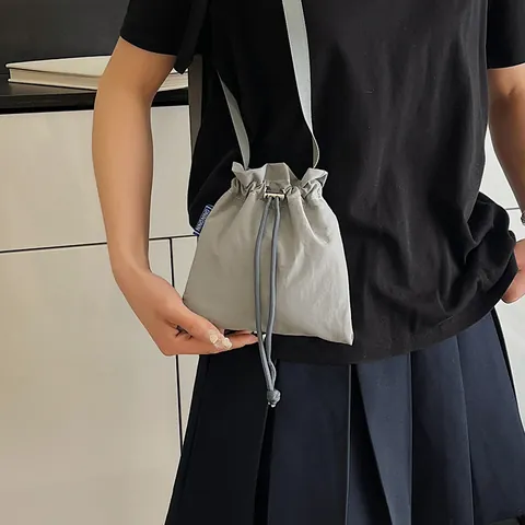 Damen Wasserdichte Nylon Beuteltasche Plissiert Schulter Umhängetasche Lässig Urban Minimalistisch Reisetasche Leichte Tasche