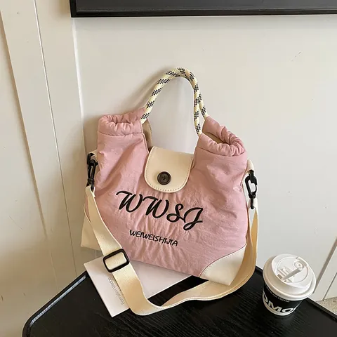 Große Kapazität Gesteppte PU Leder Tragetasche Für Damen Koreanischer Stil Buchstabenstickerei Schulter Umhängetasche Alltagstasche