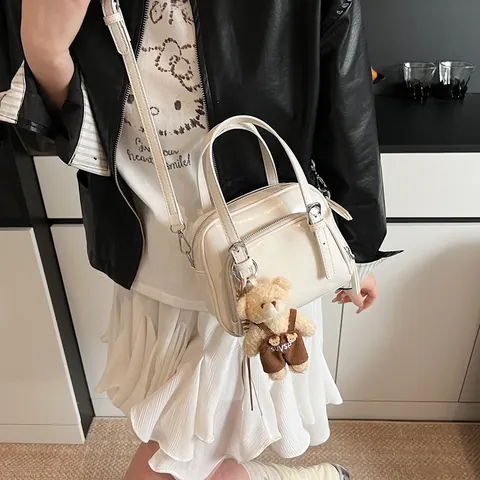 Sac à Main Rétro en Cuir PU pour Femmes Avec Pendentif Ours Petit Sac Bandoulière Brillant Sac à Épaule Décontracté Mode Femme
