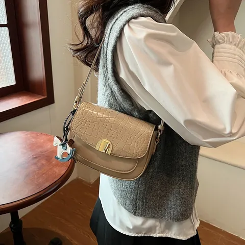 Sacoche Selle en Cuir PU à Motif Crocodile Vintage Pour Femme Boucle en Métal Doré Sac à Bandoulière Urbain Minimaliste