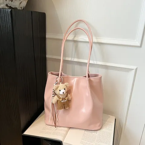 Bolso Tote de Cuero PU Brillante para Mujer Gran Capacidad Bolso de Hombro para Axila Minimalista Urbano de Viaje Con Colgante de Oso