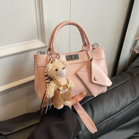 Sac à Main Vintage en Cuir PU pour Femmes Grande Capacité Carré Sac à Épaule Bandoulière Avec Pendentif Ours et Sous-Sac Sacoche de Navettage