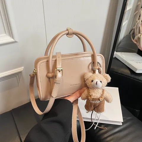 Mode Femme Sac à Main en Cuir PU Couleur Unie Minimaliste Coréen Carré Sac à Épaule Avec Pendentif Ours en Peluche Mignon
