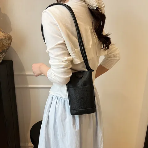Borsa da Donna Mini in Pelle PU con Grana Lychee per Cellulare Tracolla Verticale Quadrata Piccola con Ciondolo a Papera
