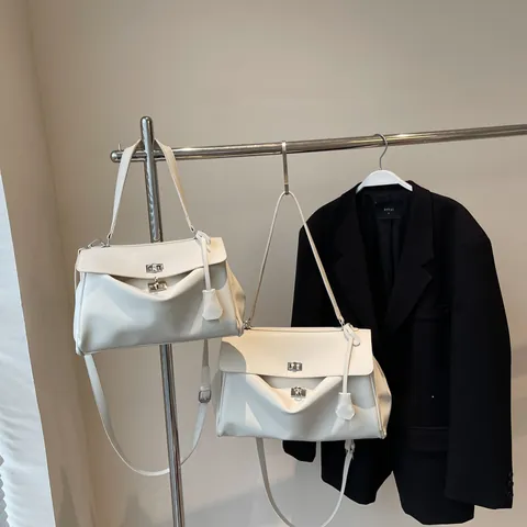 Women Retro PU Leather Underarm Bag Fashion Commuter Shoulder Crossbody Bag With Silver Metal Buckle Minimalist Handbag